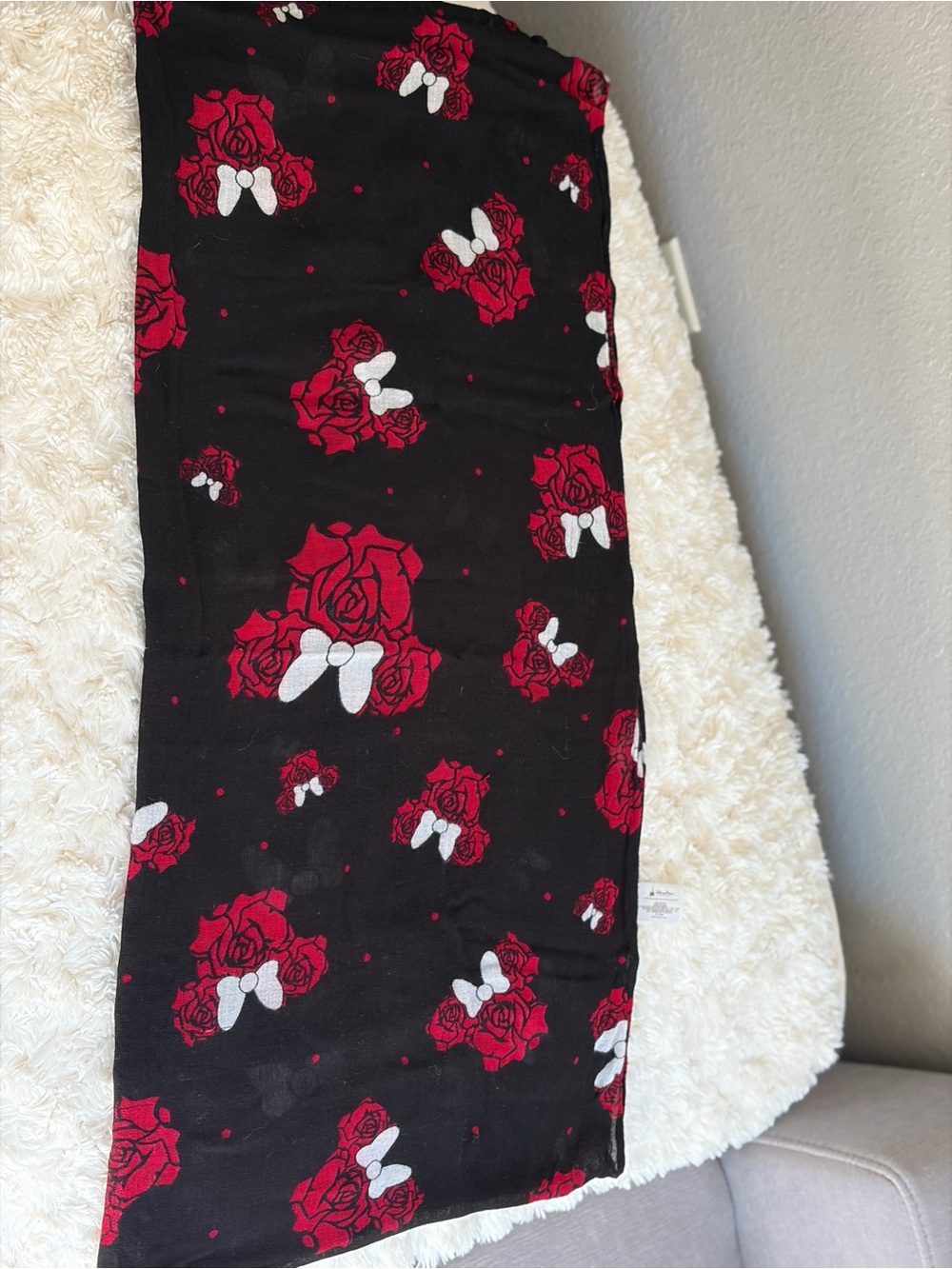 Minnie head infinity scarf, black and red.